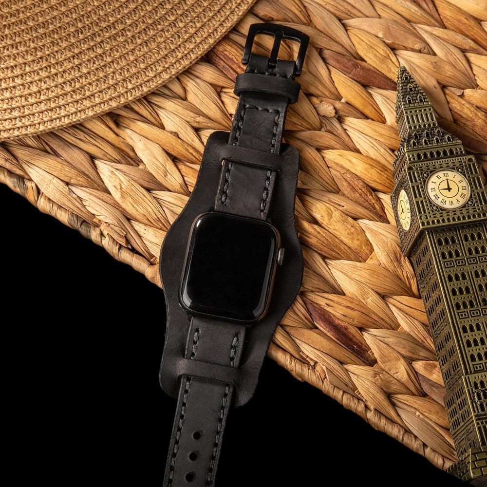 Bund Çift Katlı Deri Apple Watch Kayışı – Siyah Yakın Çekim — El Yapımı Hakiki Deri | Deri Kordon