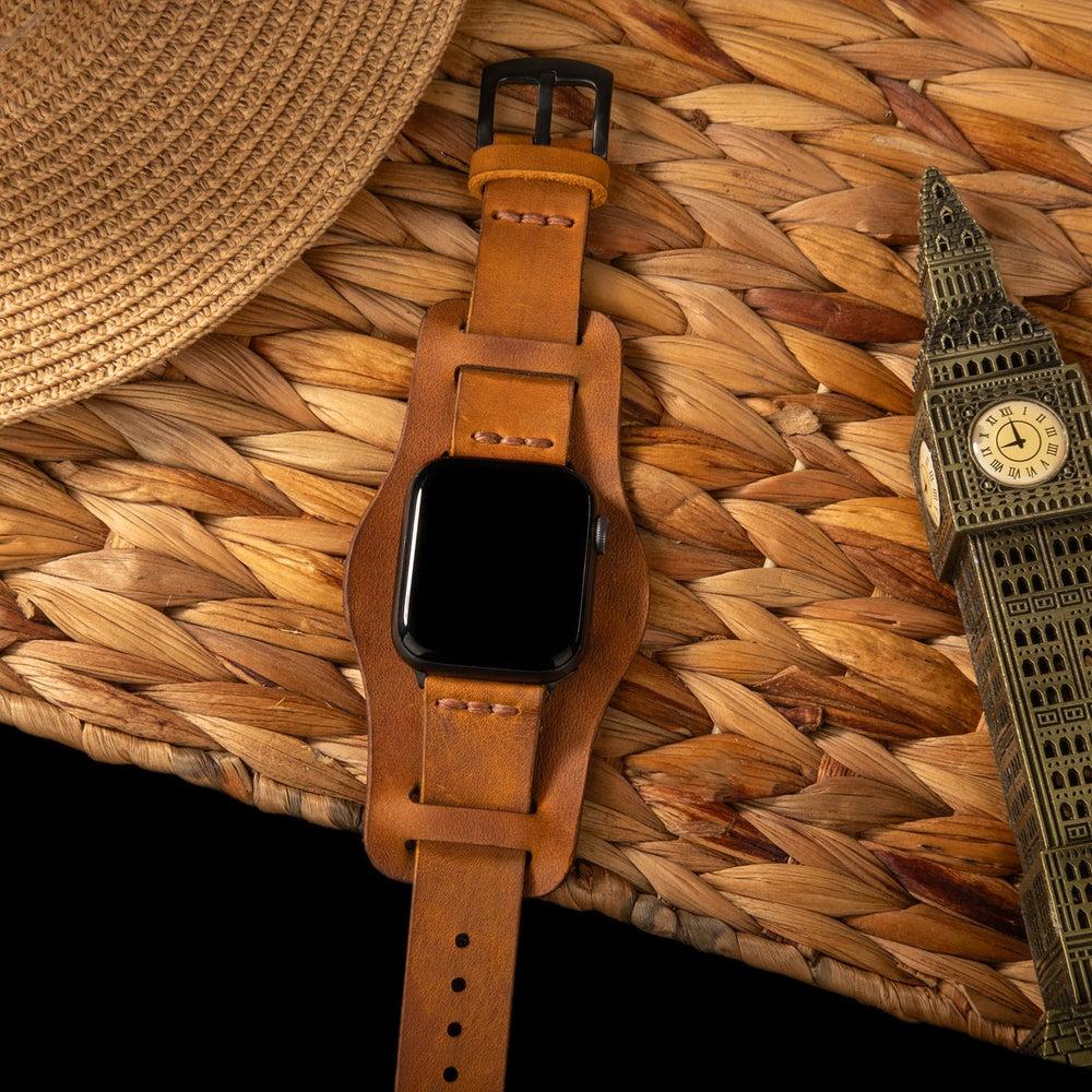 Bund Tek Katlı Deri Apple Watch Kayışı – Cat Yakın Çekim — El Yapımı Hakiki Deri | Deri Kordon