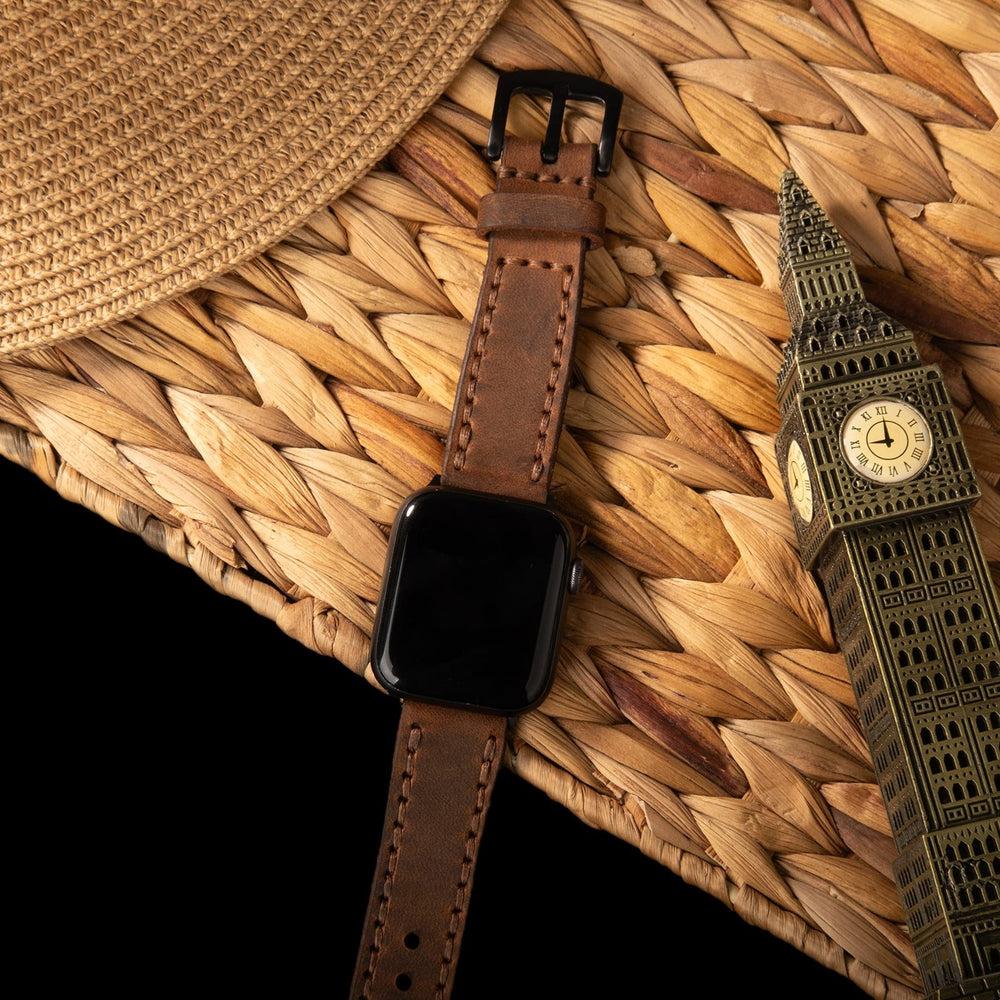 Çift Kat Deri Apple Watch Kayışı – Kahve Yakın Çekim — El Yapımı Hakiki Deri | Deri Kordon