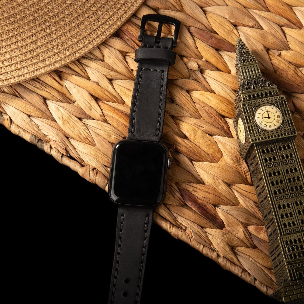 Çift Kat Deri Apple Watch Kayışı – Siyah Yakın Çekim — El Yapımı Hakiki Deri | Deri Kordon