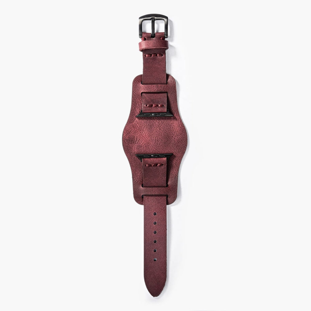 Mürdüm Bund Tek Katlı Deri Apple Watch Kayışı — Bund deri Apple Watch kordonunun bileğe duruşu
